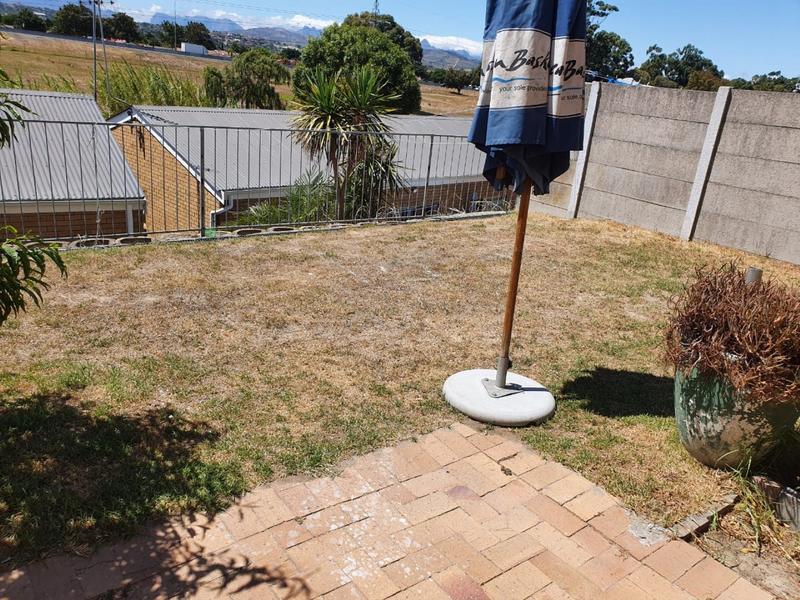 To Let 2 Bedroom Property for Rent in Oakglen Western Cape